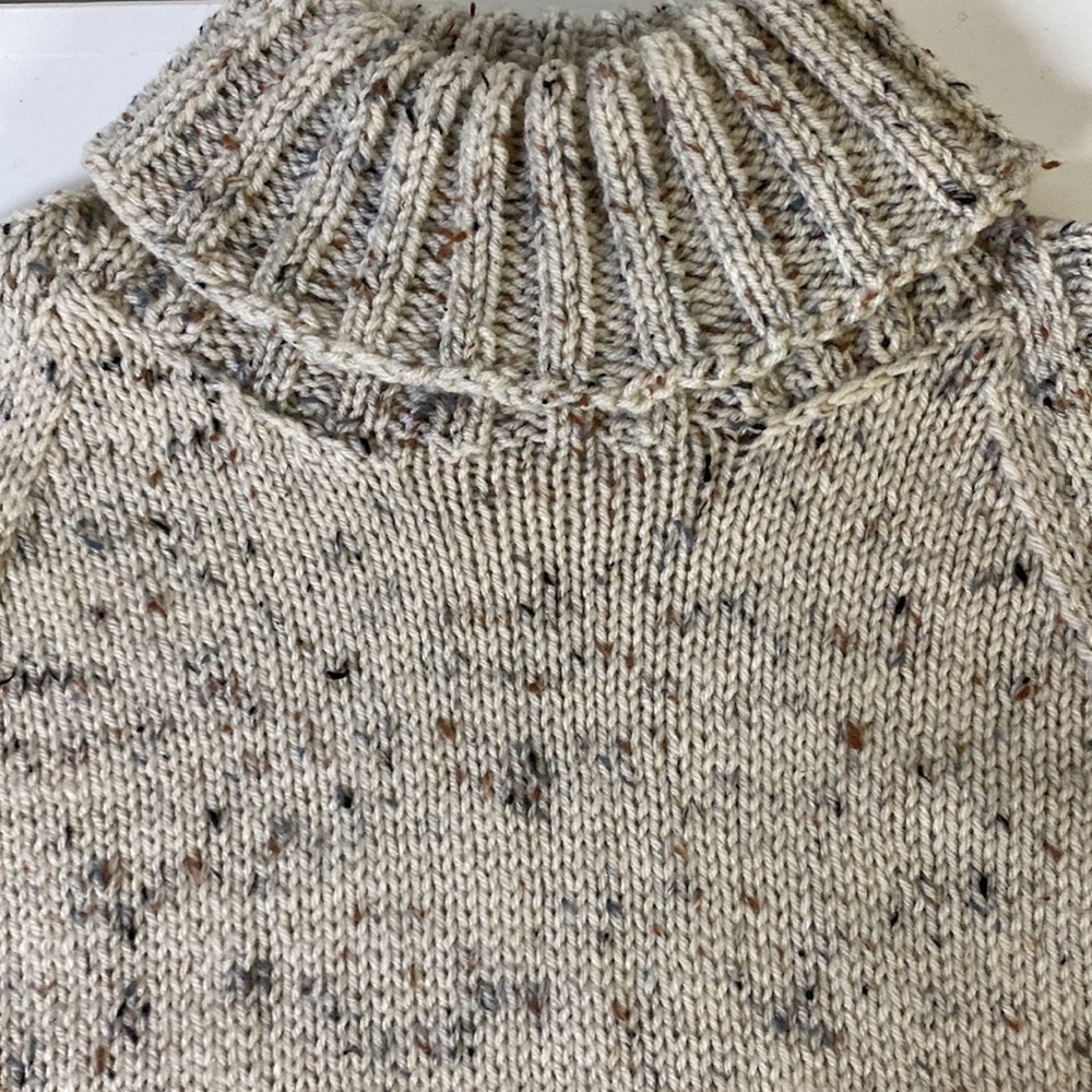 Beautiful hand knit oversize sweater, gorgeous fall colours no size or care tags - Picture 8 of 8